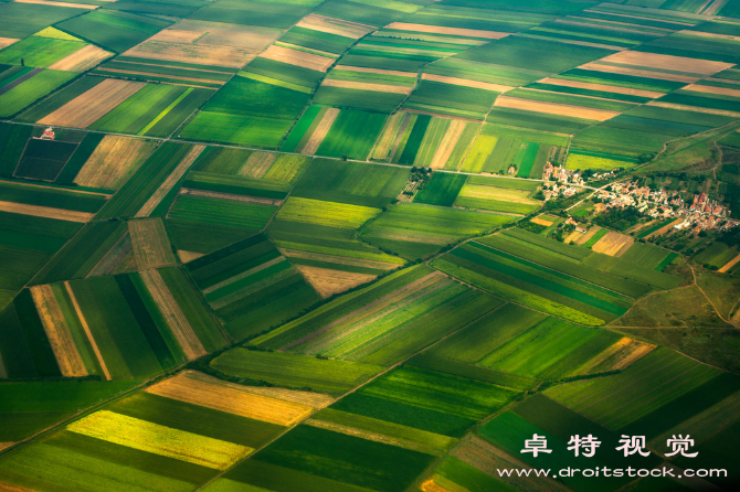 航拍图片素材：航拍：从天空俯瞰世界的美丽与奇妙