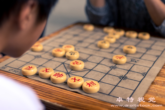 象棋棋盘图片素材：象棋棋盘：中华文化的传承之路