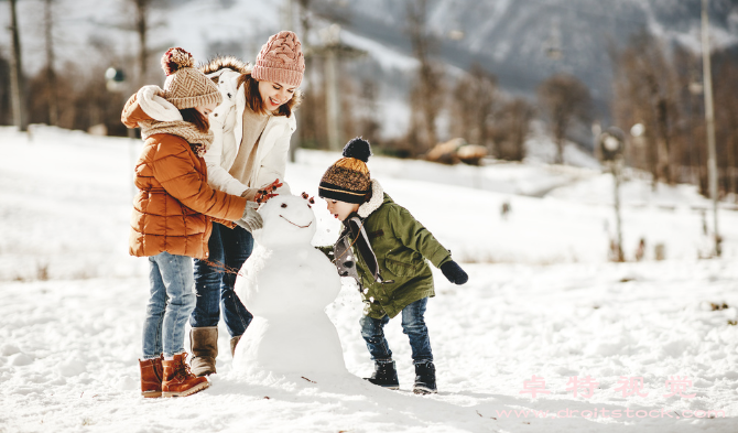 冬天图片素材：寒冬来袭，踏雪寻梅