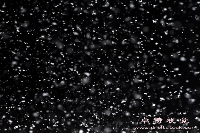 雪景图片素材：雪花飞舞，白色童话世界