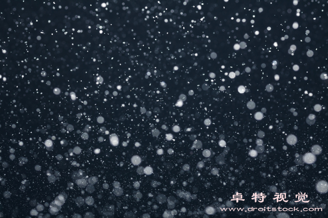 雪景图片素材：雪花飞舞，白色童话世界