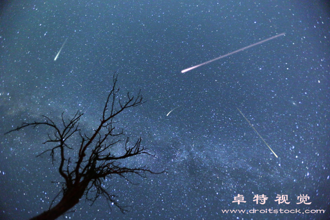 流星雨视频:天文奇观流星雨璀璨夜空