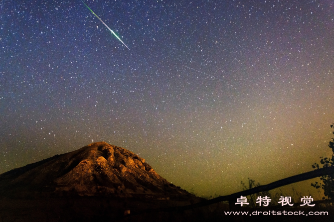 流星雨视频:天文奇观流星雨璀璨夜空