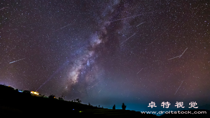 流星雨视频:天文奇观流星雨璀璨夜空