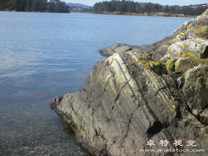 海边风景图片:漫步海滨感受海风拂面之美