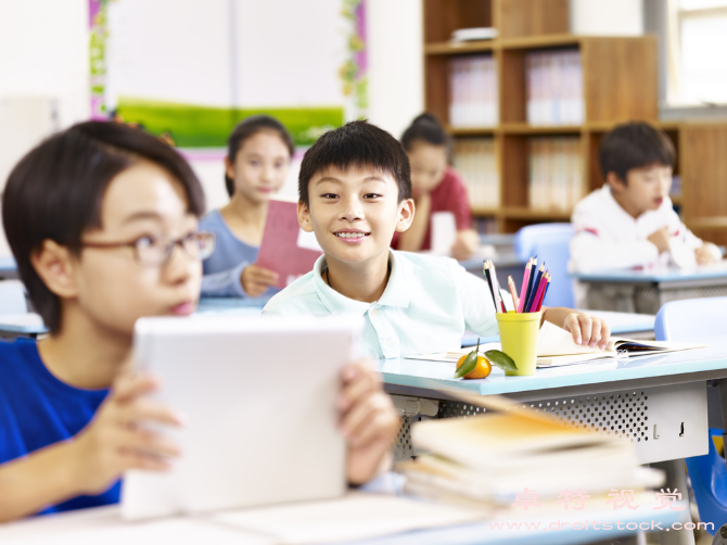 小学生图片:如何培养小学生的学习兴趣和自信心