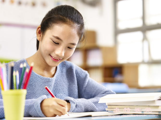 小学生图片:如何培养小学生的学习兴趣和自信心