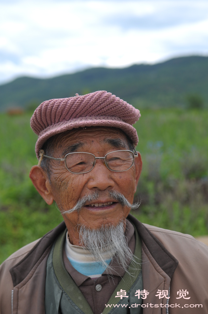 老年人视频素材（如何更好地照顾老年人关注老年人的健康与幸福）