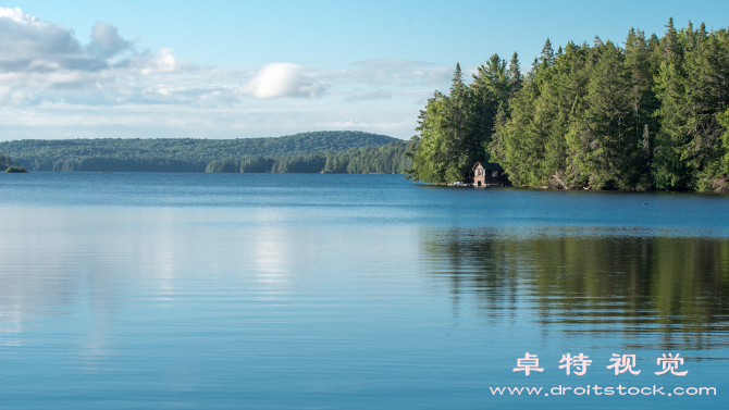 湖景视频素材（湖光山色映照美丽风景）