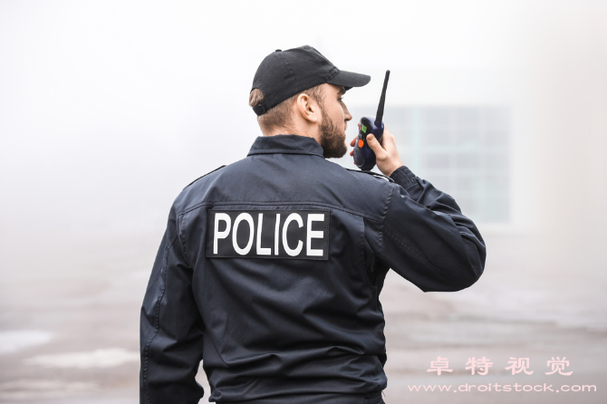 警察视频素材（探讨警察在维护社会安全中的角色和责任）