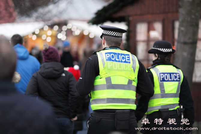 警察视频素材（探讨警察在维护社会安全中的角色和责任）