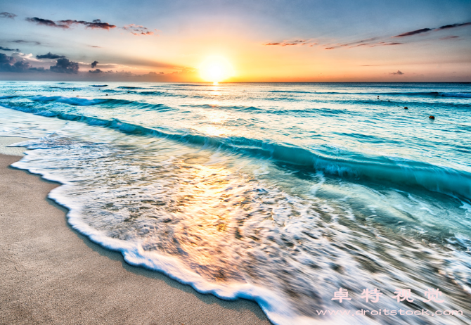 海边图片素材（海风拂面浪花激荡沉浸在海边的幸福时光）