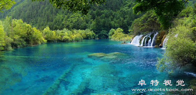 九寨沟图片素材（九寨沟神秘的自然奇观之旅）