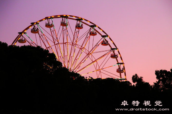 摩天轮图片素材（高空鸟瞰城市尽收眼底探秘摩天轮）