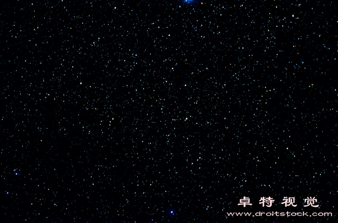 星空背景视频素材（宇宙中的璀璨星空壮观的自然奇观）