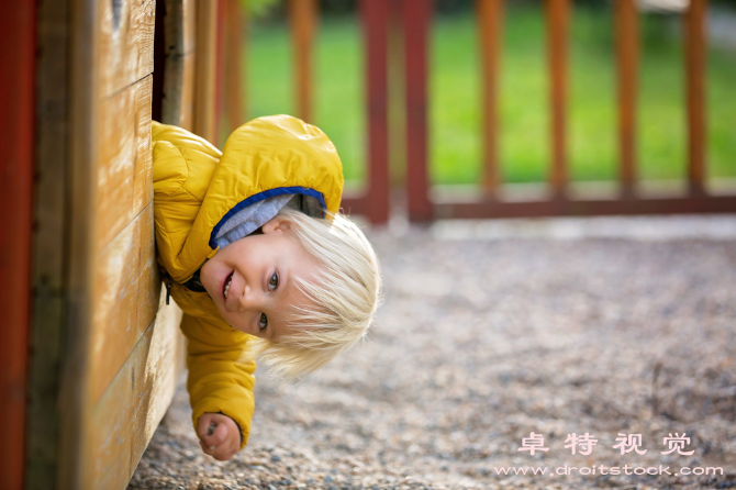 儿童游乐设施视频素材（孩子们的乐园儿童游乐设施）