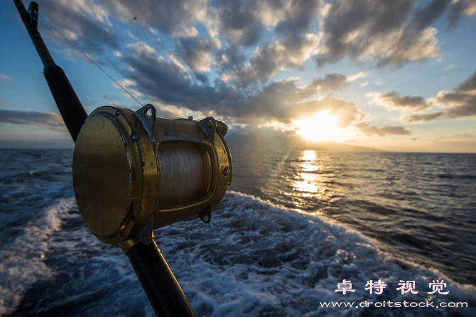 海钓视频素材（海钓钓鱼爱好者的海上冒险之旅）