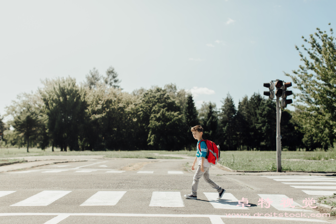 穿越视频素材（穿越时空时空穿梭的奇妙世界）