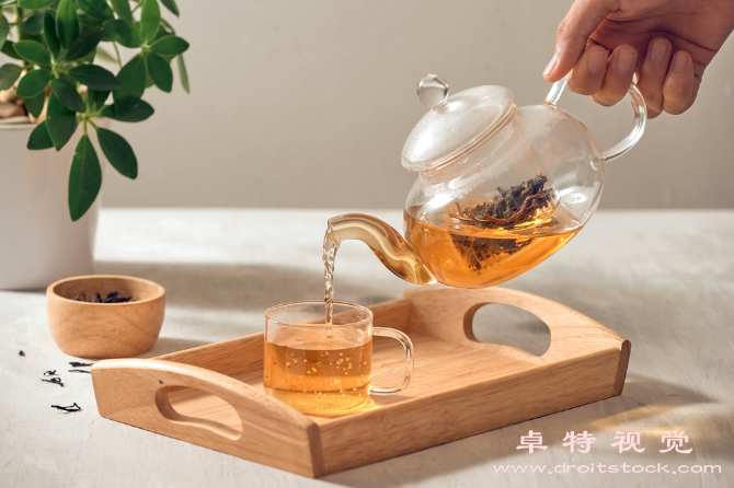 茶壶图片素材（茶液细流茶壶的历史与文化）