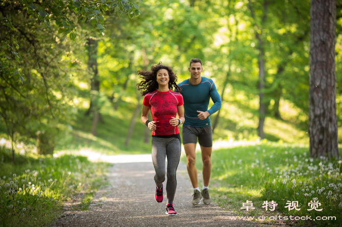 慢跑图片素材（慢跑的益处与技巧）