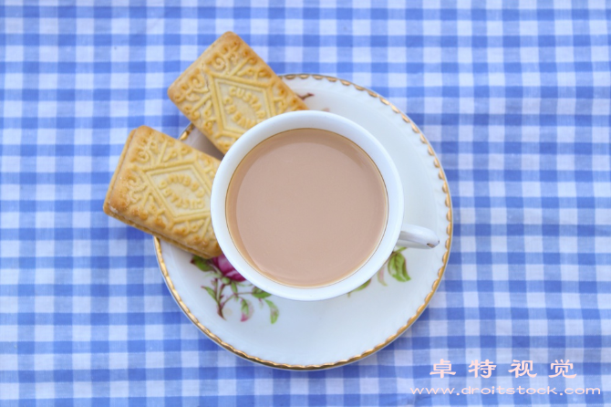 喝奶茶视频素材（喝奶茶有哪些好处与坏处）