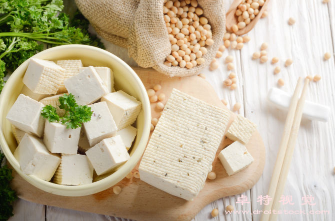 豆腐图片素材（豆腐的起源营养价值和常见食用方式）