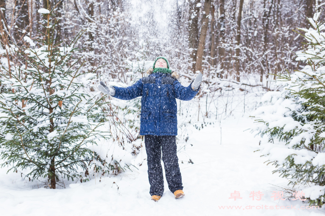 玩雪视频素材（欢乐冰雪时光玩雪的乐趣与技巧）