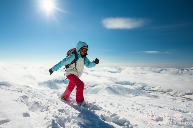 爬雪山图片素材