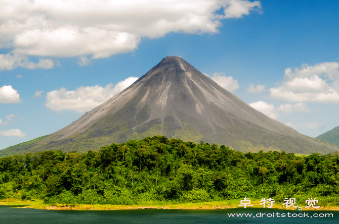 火山爆发图片