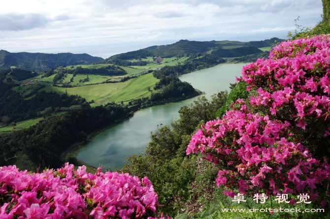 火山湖图片素材