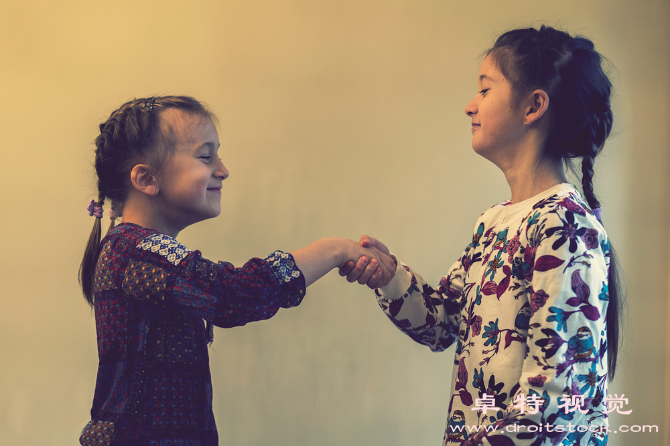 小女孩卡通人物图片图片素材