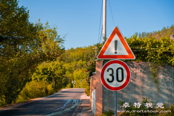 限速30标志牌图片素材